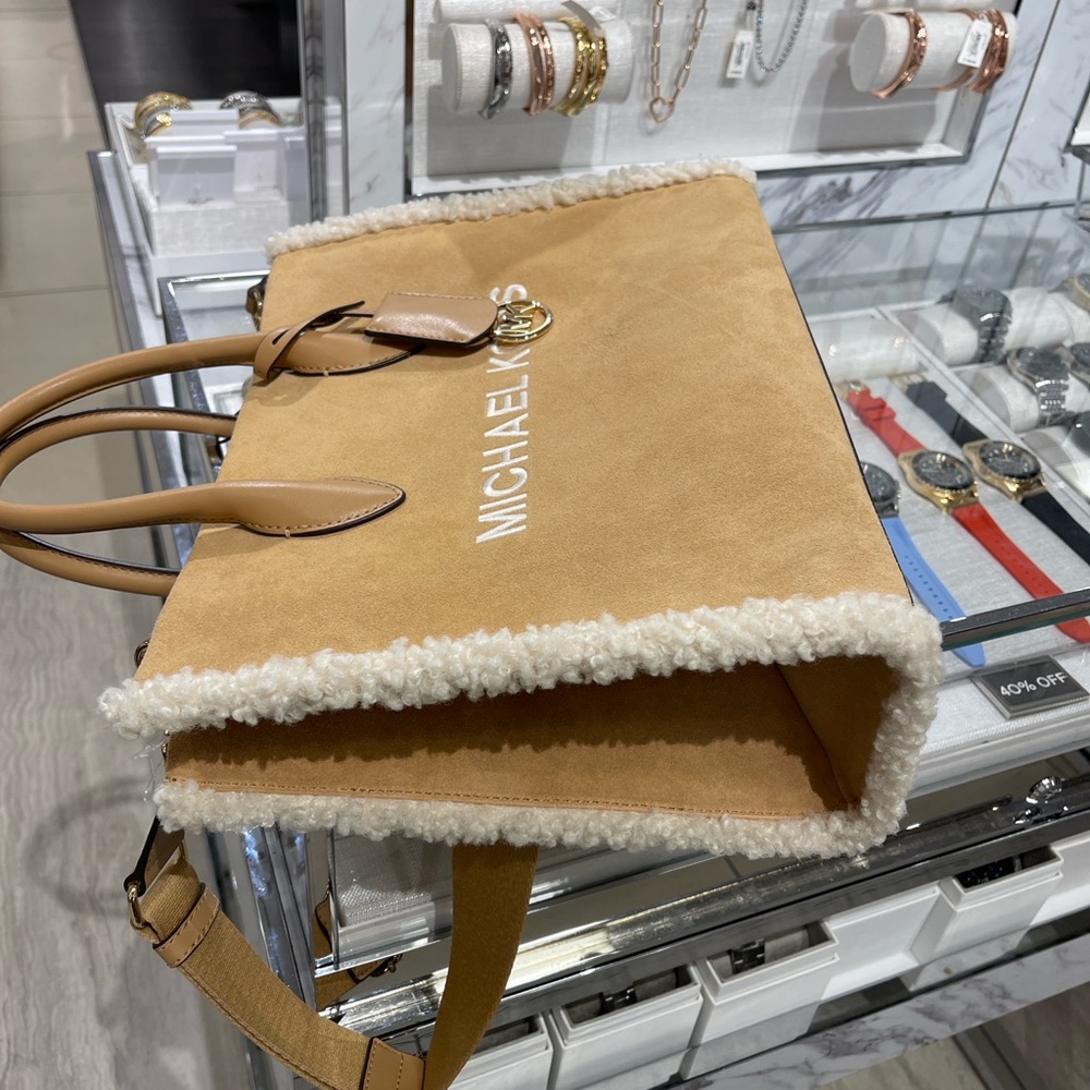 MICHAEL KORS Mirella Medium Suede and Faux Shearling Tote Bag
Peanut 
NWT - Picture 15 of 16